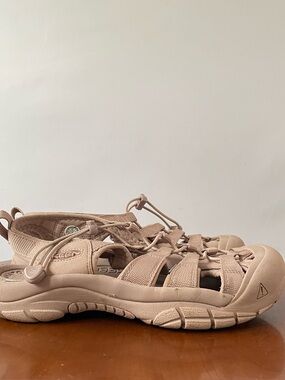 KEEN Women's Newport H2 Sandal | US 10